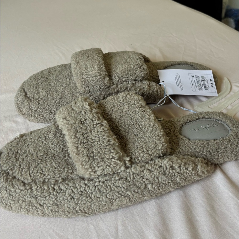 FAUX-FUR SLIPPERS BY auden